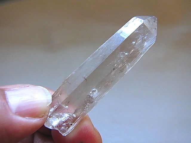 ブラジル産ライトニング水晶（雷水晶）ポイント20.3g - パーフェクト 