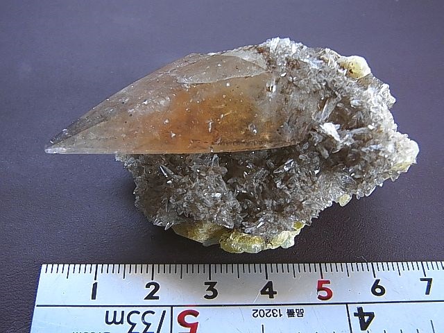 画像: ダルネゴルスク産やじり型カルサイト＆水晶原石57.0g