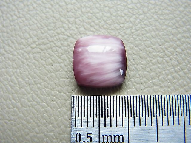 画像: ヴィクトリアストーン（飯盛ラボストーンIL-stone）ピンク（蛍光性あり）・ルース 3.4カラット