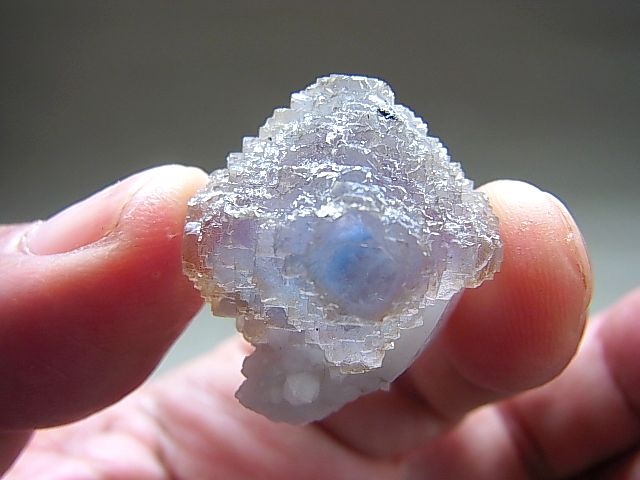 画像: 内モンゴル産バイカラー（ブルー＆カラーレス）水晶付きフローライト原石20.1g