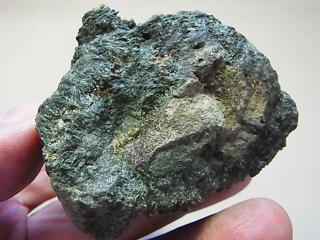 画像: ダルネゴルスク産ヘデンベルガイト（灰鉄輝石）原石119.2g