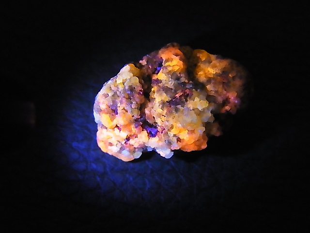 画像: 天然ダイヤモンド原石（蛍光/オレンジ） 16.8カラット