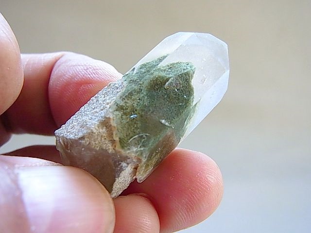 画像: スカルドゥ産グリーンファントム水晶（セプター）13.0g