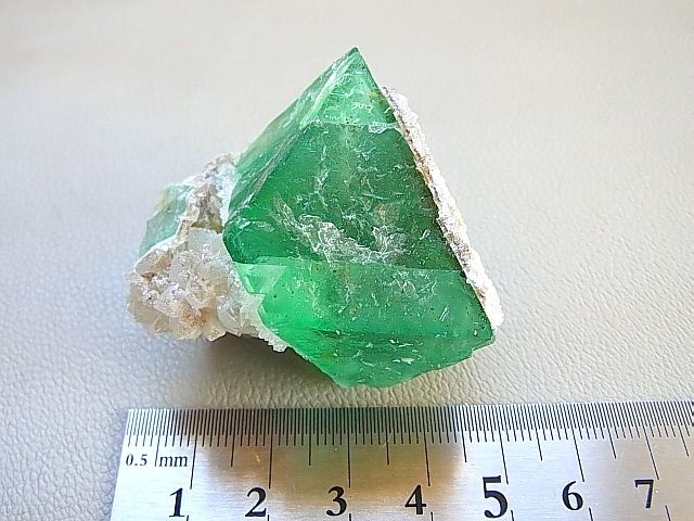 画像: 南ア・リームヴァスマーク(Riemvasmaak)産蛍光フローライト＆水晶原石80.1g