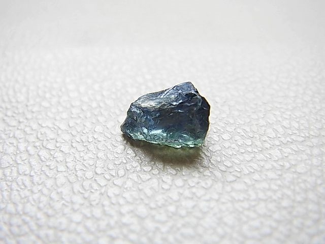 画像: スリランカ産ブルー＆グリーンサファイア原石 2.7カラット