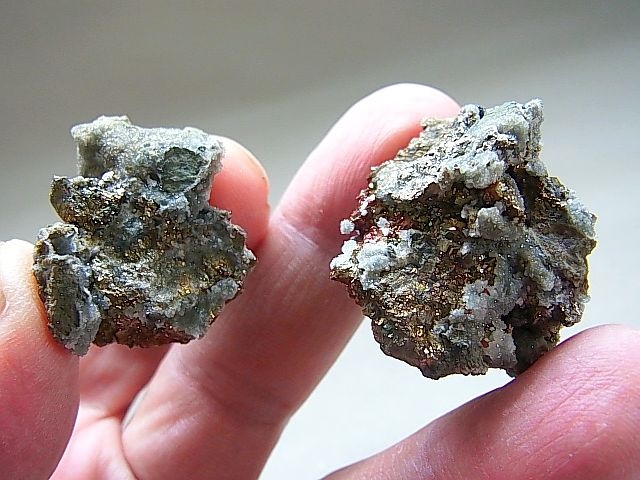 画像: ダルネゴルスク産キャルコパイライト＆ドゥルージ水晶原石 2点セット トータル43.8g