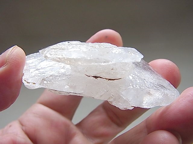 画像: ダルネゴルスク産板状結晶型クリア蛍光カルサイト原石84.2g