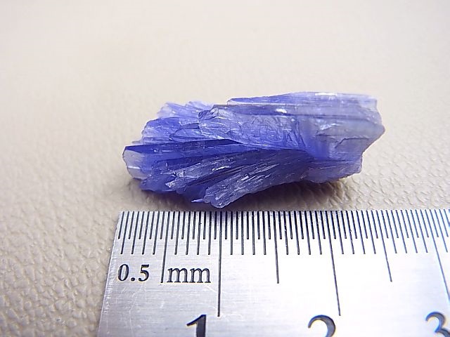 画像: タンザナイト原石（フラワー結晶） 12.4カラット