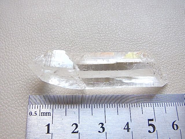 画像: マニハール産ベントクオーツ（曲がり水晶）ポイント17.9g
