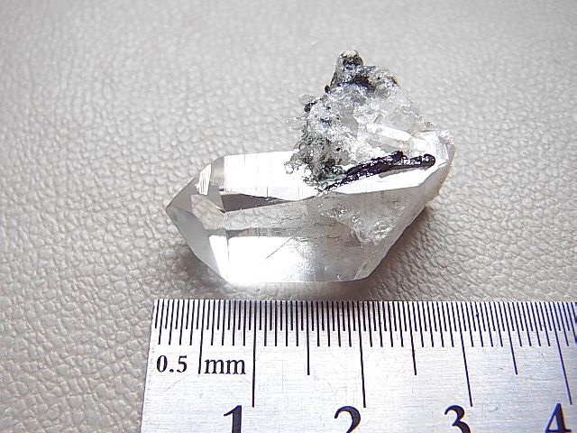 画像: スカルドゥ産クリア水晶（スティブナイト付き）7.4g