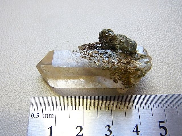 画像: ポーラー（北極）ウラル産クローライト付き水晶16.5g