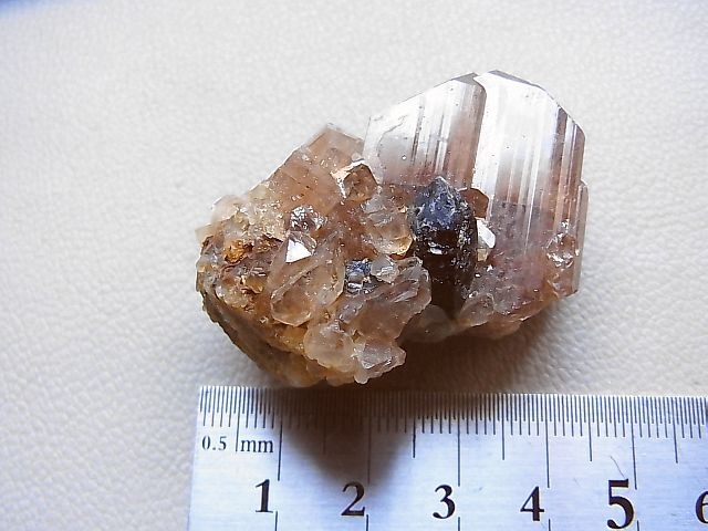 画像: カザフスタン産トパーズ原石（モリオン付き）36.0g