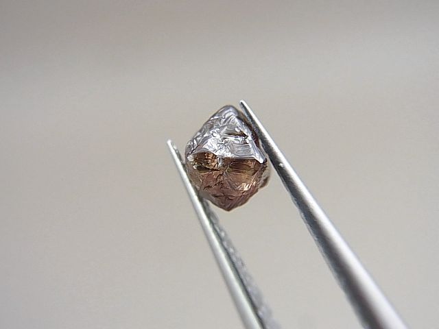 画像: ボツワナ産八面体（オクタヘドロン）天然ダイヤモンド原石 0.6カラット