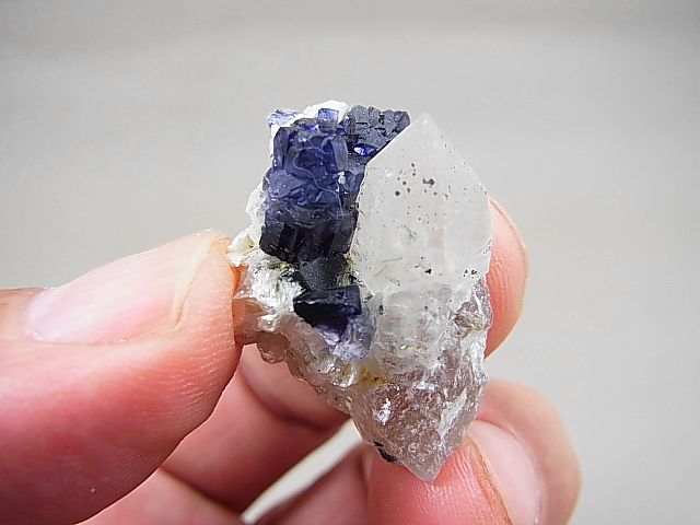 ナミビア・エロンゴ産ブルーフローライト＆水晶＆マイカ（雲母片岩