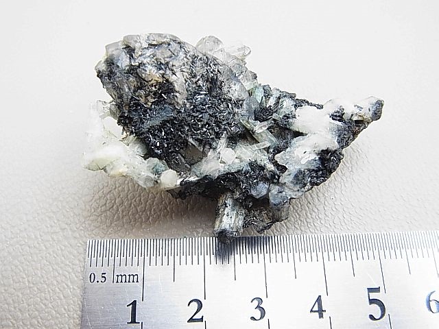画像: ナミビア・エロンゴ産水晶＆ベリル＆ジェムソナイト原石21.8g