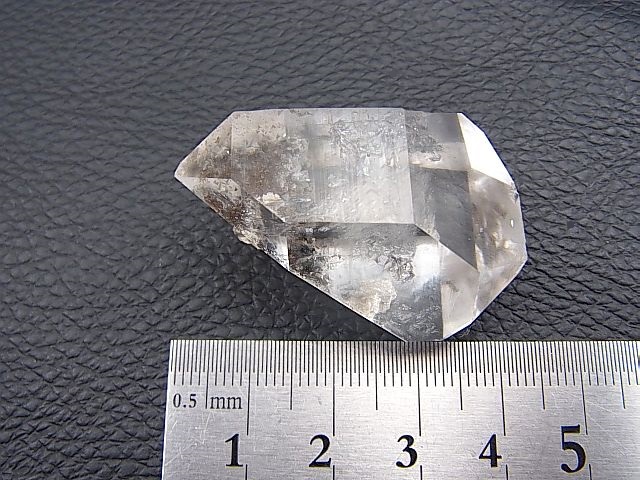 画像: スペイン・アストゥリアス産クリアDT水晶（水入り＆フローライト付き）23.4g