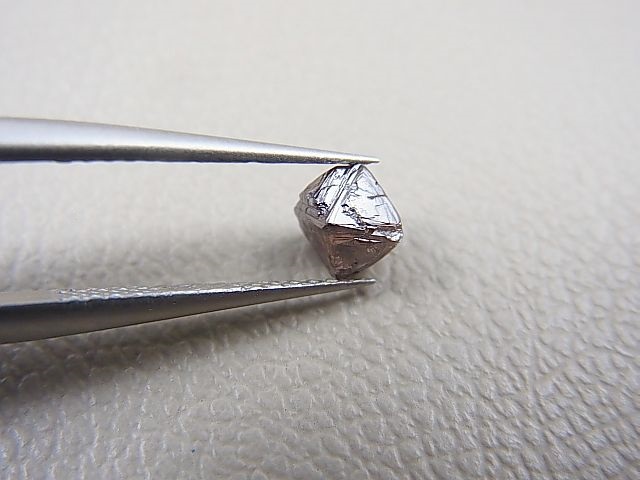 ボツワナ産八面体（オクタヘドロン）天然ダイヤモンド原石 0.7カラット 