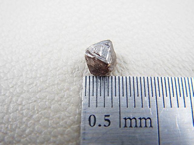 画像: ボツワナ産八面体（オクタヘドロン）天然ダイヤモンド原石 0.7カラット