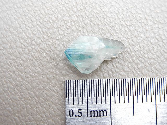 画像: ブラジル産ユークレース原石結晶 3.0カラット