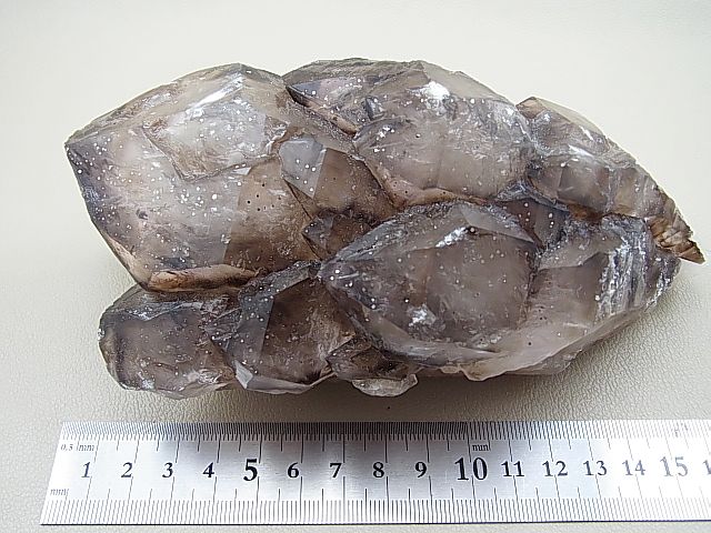画像: キャビネットサイズ：タンザニア産ジャカレー水晶（スモーキー/マーカサイト入り）1,147g