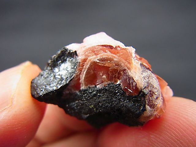画像2: 南アフリカ・チュワニン第二鉱山産イネス石原石7.0g