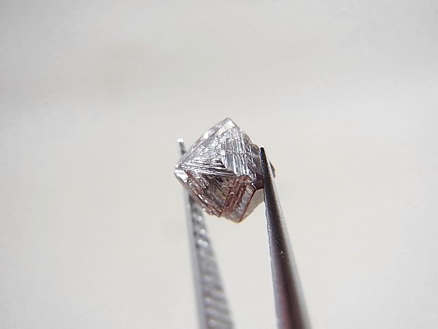 画像: ボツワナ産八面体（オクタヘドロン/レコードキーパー付き）天然ダイヤモンド原石 0.9カラット