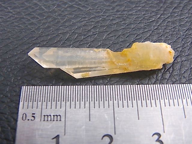 画像: 五代松鉱山産トラピチェ・レモン水晶（3連晶）1.6g