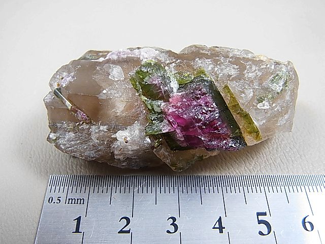 233 マルチカラー トルマリン ブラジル産 結晶 見にくい 原石