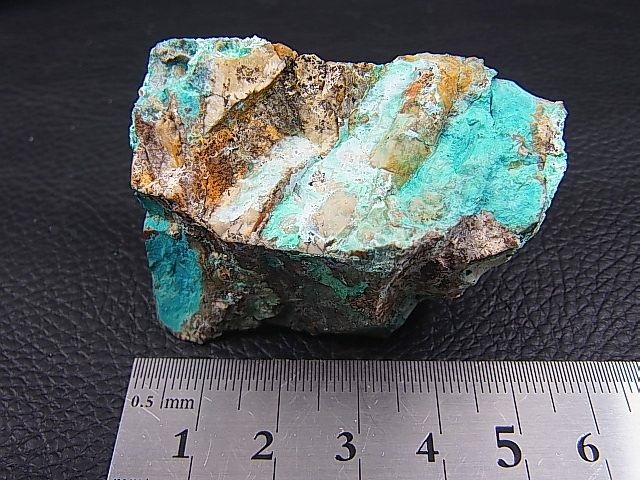 画像: ダルネゴルスク産アウリカルサイト原石56.3g