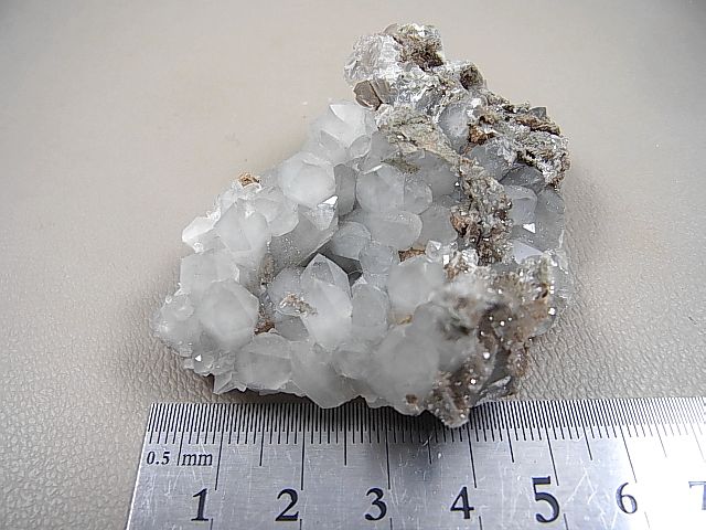 画像: ダルネゴルスク産アポフィライト＆水晶原石 67.2g