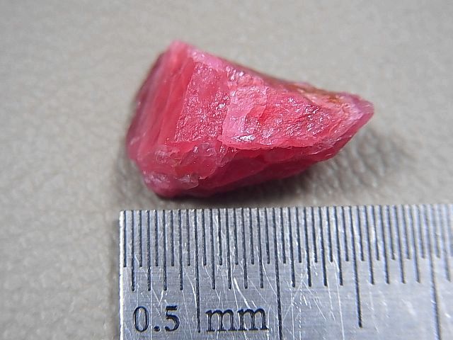 画像: ブラジル産ヴィヴィッドレッドロードナイト結晶 7.7カラット