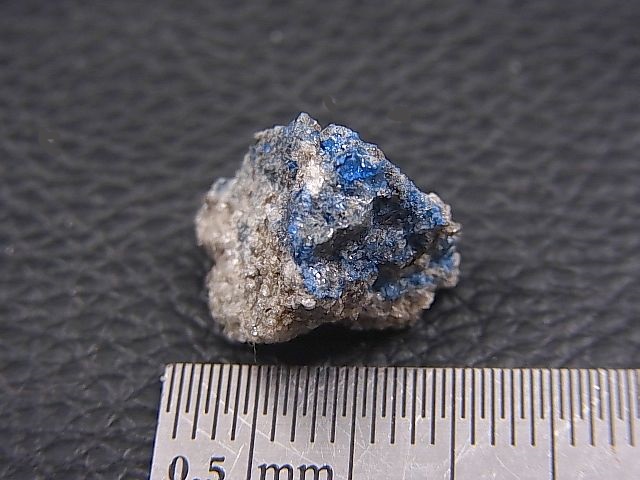 画像: ドイツ産アウィン母岩付き原石 1.2g