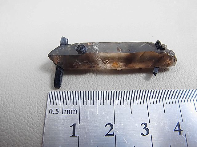 画像: マラウイ産エジリン＆水晶原石（貫入り） 5.1g