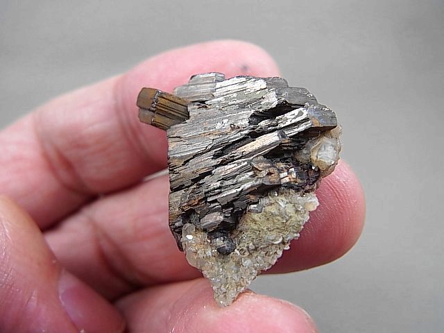 画像: ダルネゴルスク産アルセノパイライト＆水晶原石 18.2g