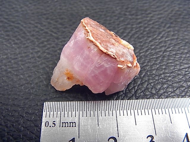 画像: パキスタン産ピンクアラゴナイト原石 8.5g