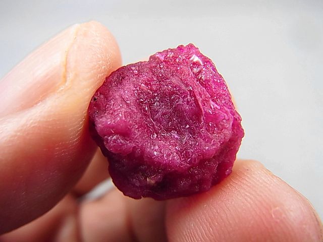 ミャンマー・モゴック産ルビー原石 23.6カラット - パーフェクト 