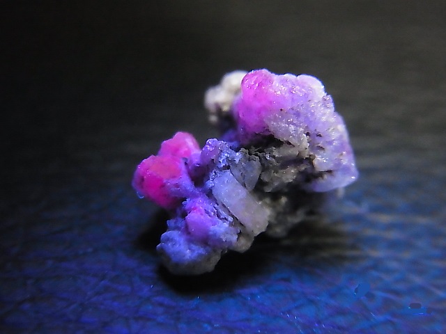 画像: ベトナムLuc Yen産コバルトスピネル原石結晶（蛍光/カラーチェンジ） 3.8カラット