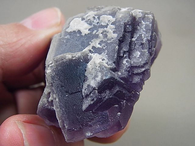 画像: スペイン・アストゥリアス産パープルフローライト原石（ブルー蛍光） 72.9g