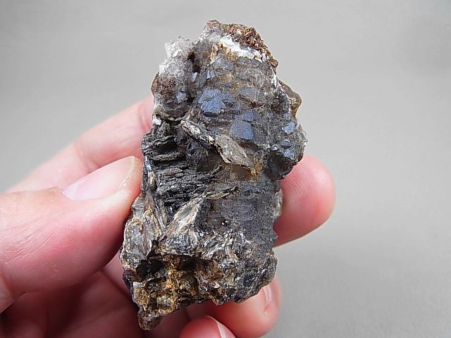 画像: ダルネゴルスク産水晶＆アンドラダイトガーネット＆カルサイト原石 61.4g