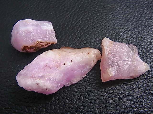 画像: パキスタン産ピンクアラゴナイト原石 3点セット トータル 24.7g