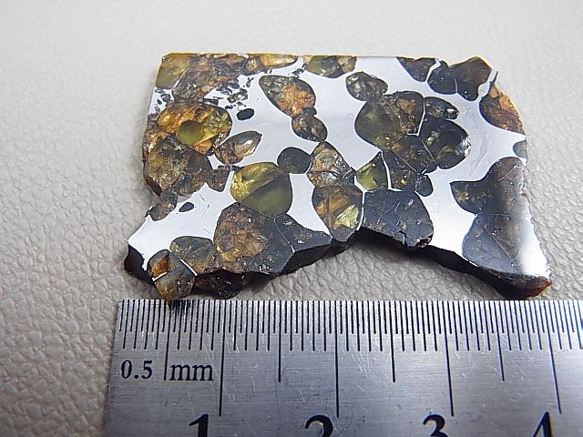 画像: ロシア産セイムチャン・パラサイト（石鉄）隕石 10.4g