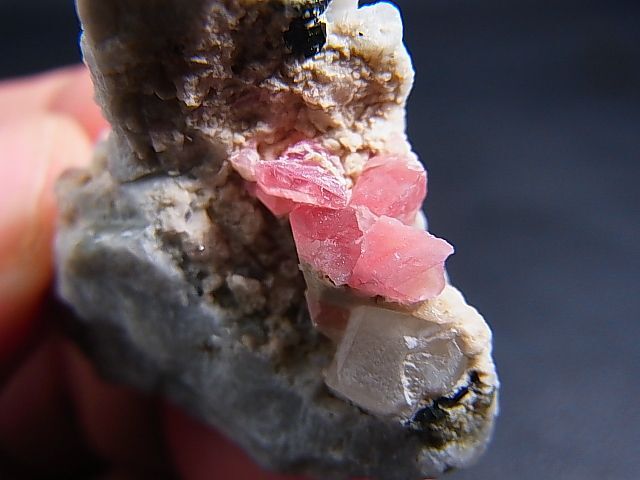 画像2: マダガスカル産ペッツォタイト母岩付き原石 15.0g