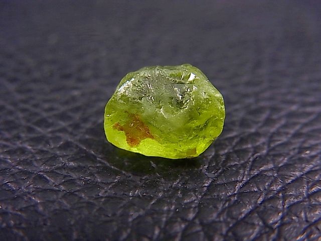 画像: パキスタン・カイバル産宝石質ペリドット結晶原石 4.2カラット