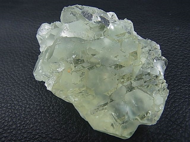 画像: ヤオガンシャン産ライトグリーンフローライト原石（蛍光あり） 129.7g