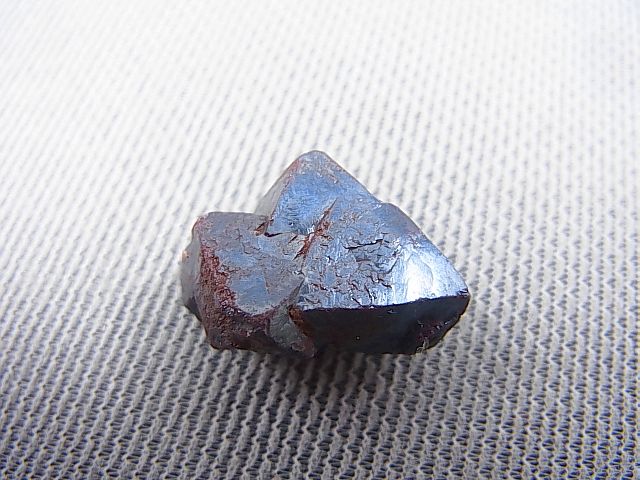 画像: シベリア産キュープライト（赤銅鉱）八面体連晶結晶 10.3g