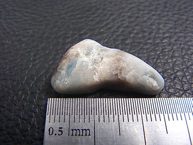 糸魚川入りコン沢産青ひすい原石 3.1g - パーフェクトストーン PERFECT