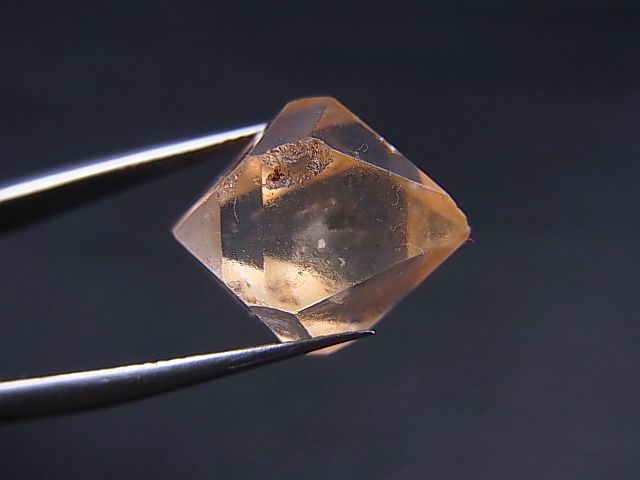 画像: ザンビア産オレンジＤＴ水晶（ベータ型形状/バイオタイト含有） 2.7g