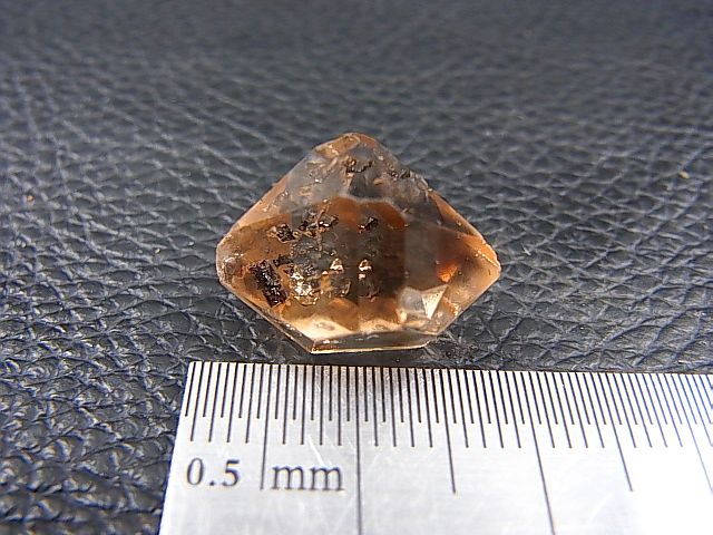画像: ザンビア産オレンジＤＴ水晶（ベータ型形状/バイオタイト含有） 2.9g