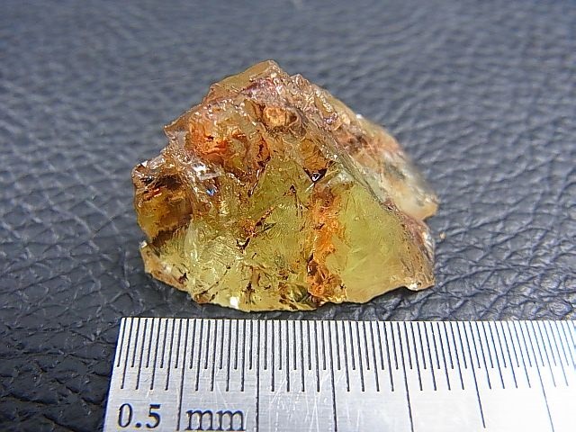 画像: フィンランド産ヘリオドール宝石質原石（2面研磨） 26.1カラット