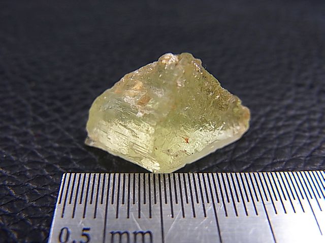 画像: フィンランド産ヘリオドール宝石質原石（1面研磨） 12.0カラット
